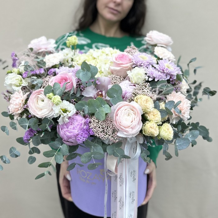 Букет дня в коробке Стильный Сюрприз